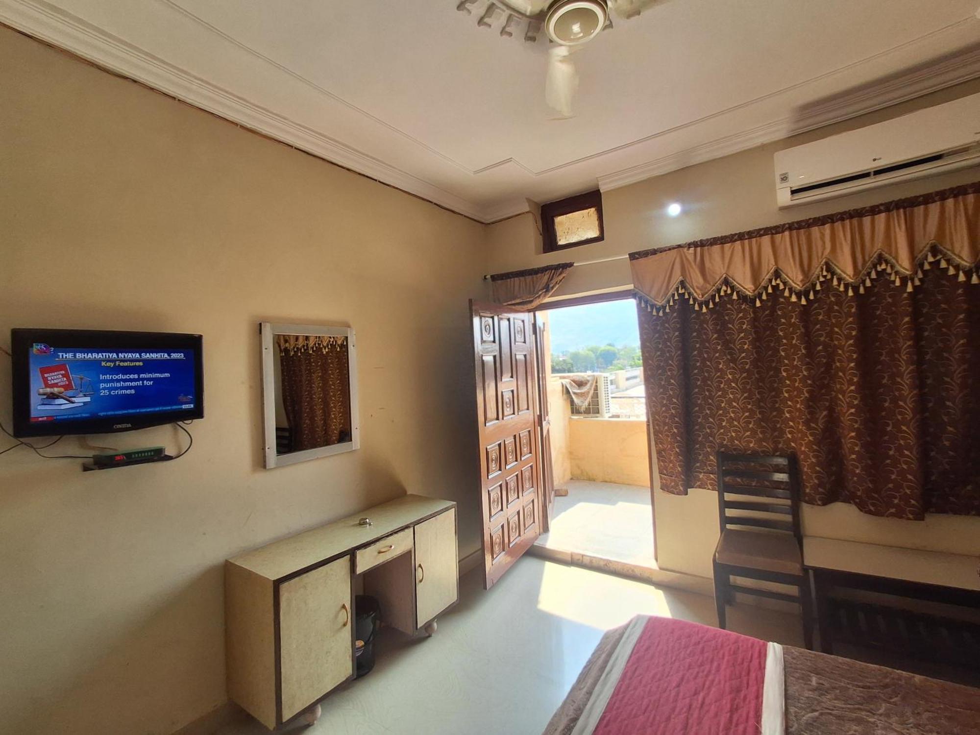 Hotel Om Pushkar Esterno foto