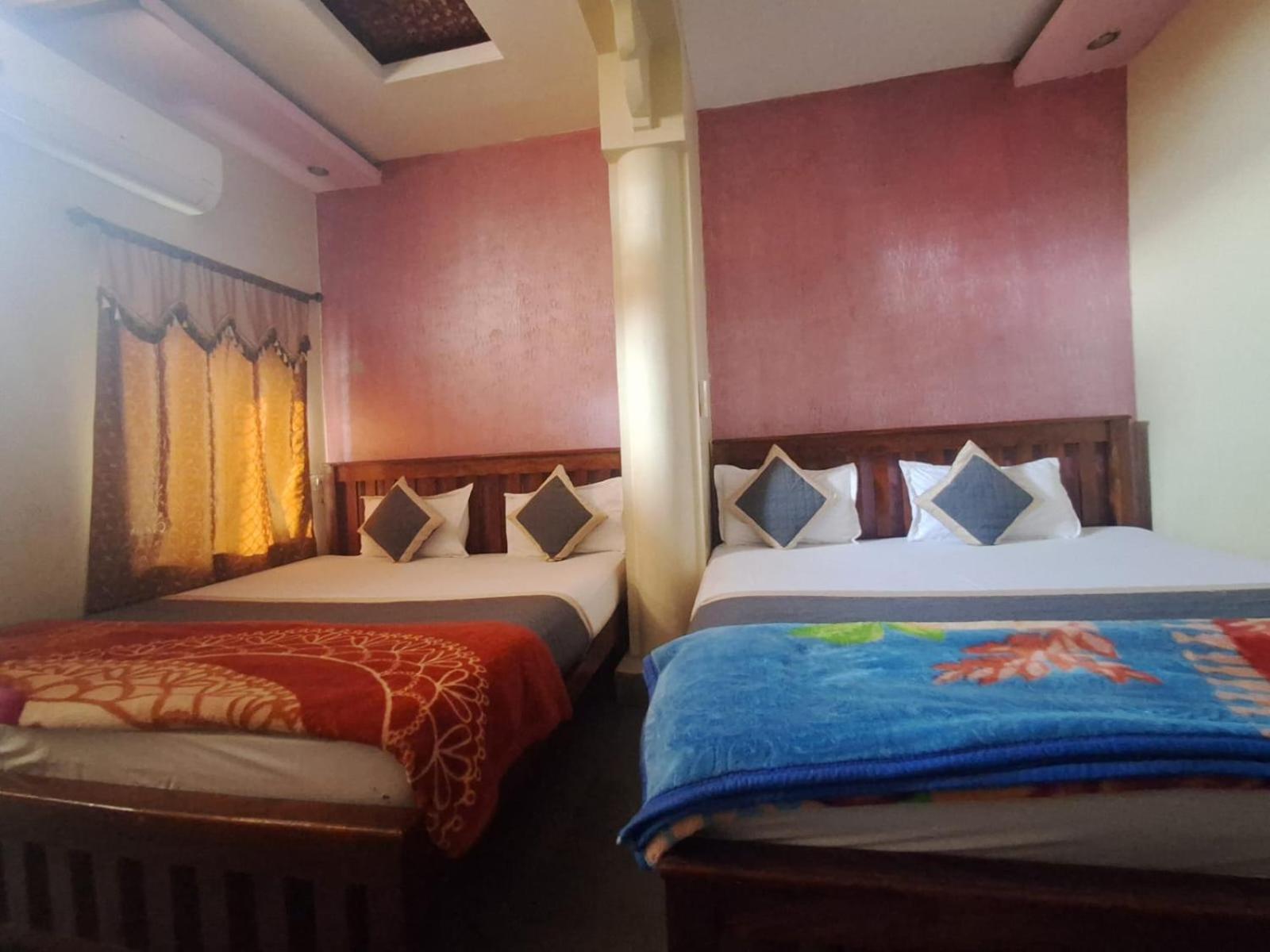 Hotel Om Pushkar Esterno foto